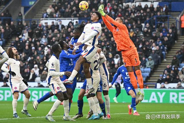 开云体育-冲刺阶段英超传出新动向；埃因霍温止住颓势；管理层表态——更衣室稳定；阵容厚度经受考验